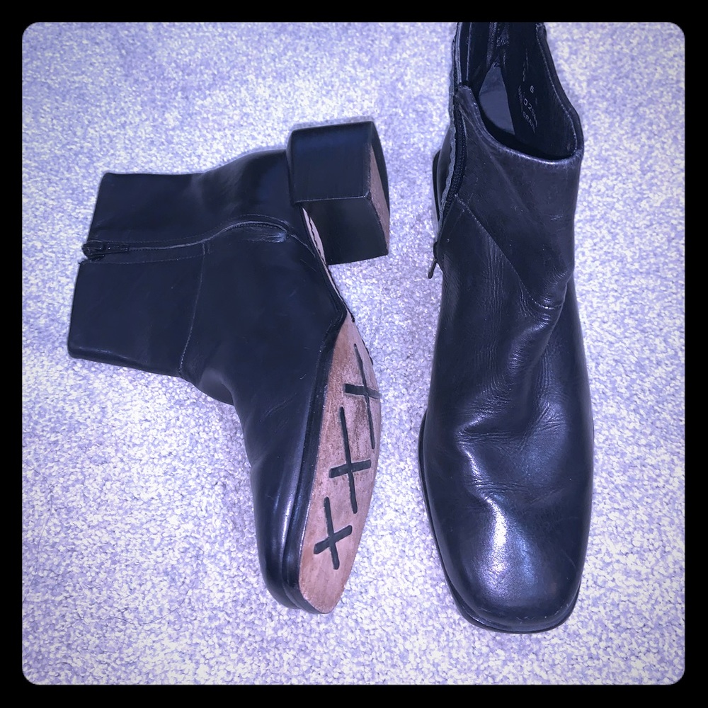 ❤️ Cole Haan Black Leather Booties ❤️